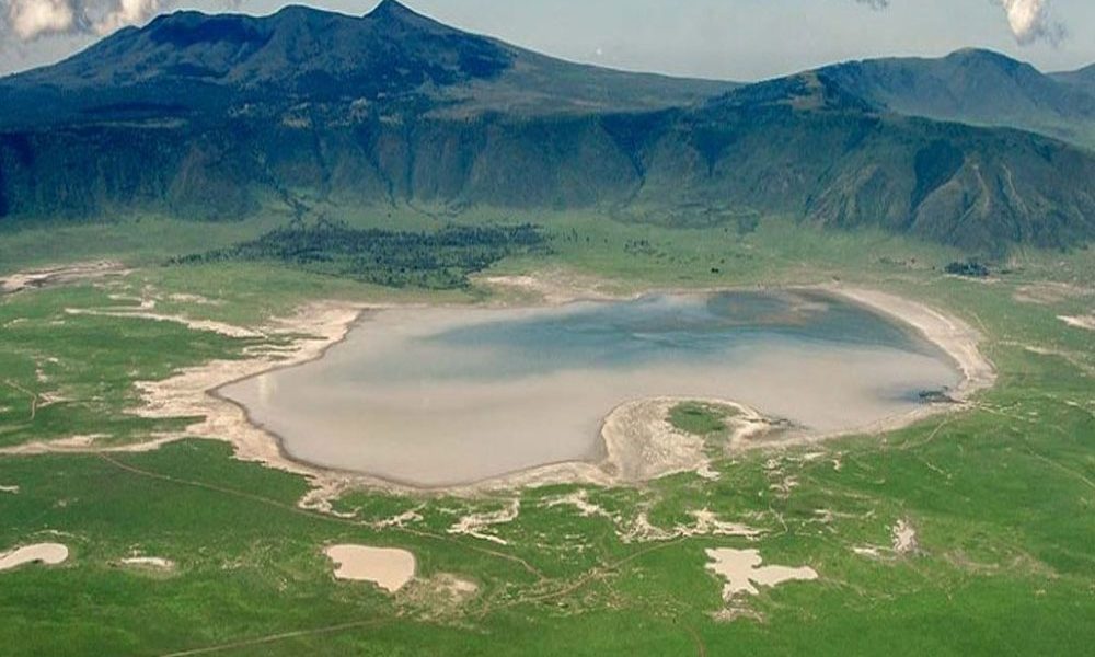Experience the Ngorongoro Crater: Africa’s Natural Wonderland